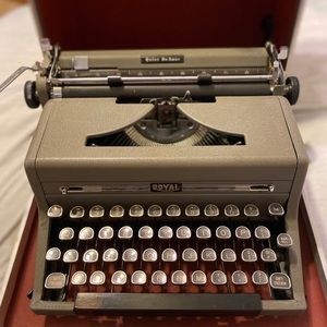Royal Quiet deluxe typewriter 1940’s